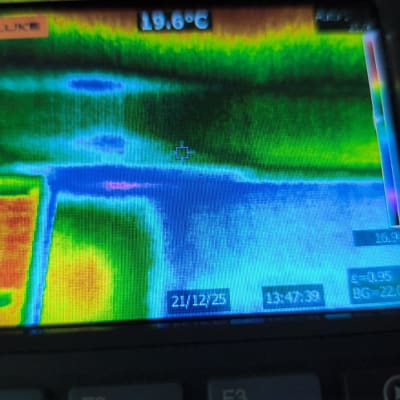 תמונה של מסך תרמי המציג חום ודליפות
