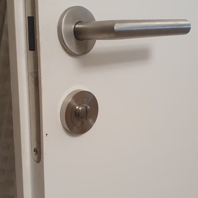 ידית ודלת עם מנעול מתכת כסוף