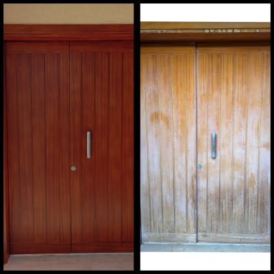 דלתות עץ עם ידיות מתכת