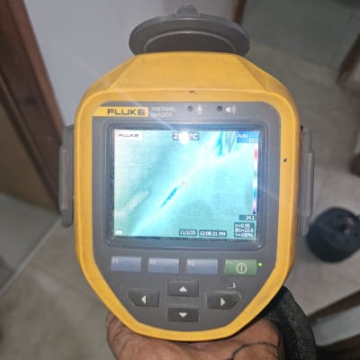 מד חום תרמי מציג תוצאות בדיקה