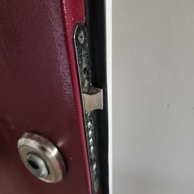 מנעול דלת מתכת עם בריח פתוח