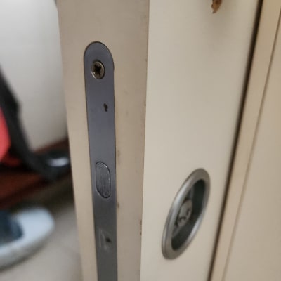 מנעול דלת עם צילינדר וידית