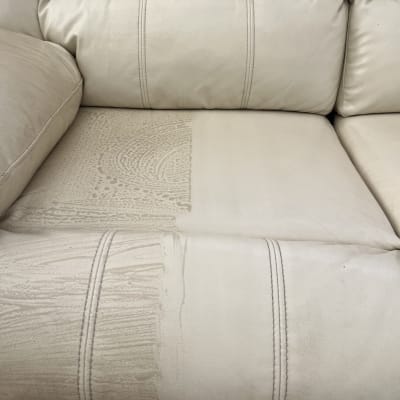 ספה עם סימני ניקוי חלקיים