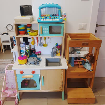 מטבח צעצוע עם כלים, סירים, ותנור קטן