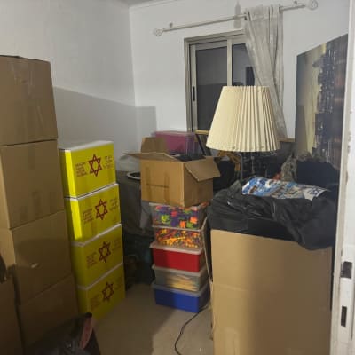 קופסאות קרטון וארגזים לאריזה בחדר