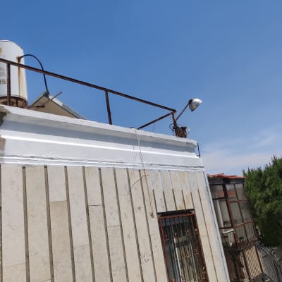 איטום גג עם שכבת צבע לבנה חדשה