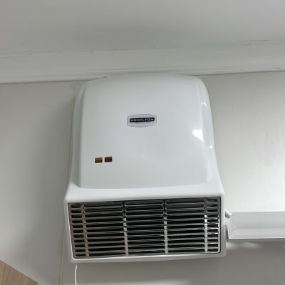 מאוורר קיר חשמלי עם גריל מתכת