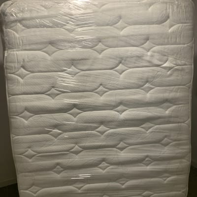 מזרן עטוף בניילון מוכן להובלה