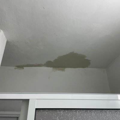 תיקון תקרה עם טיח רטוב