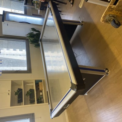 שולחן הוקי אוויר עם גלגלים להזזה קלה