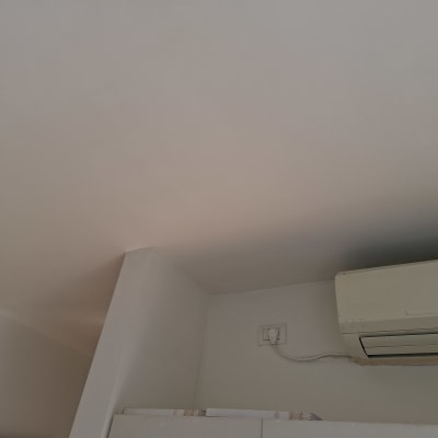 תקרת גבס עם מזגן מותקן