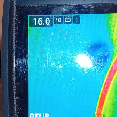 תמונה של מסך תרמי המציג חום ודליפות