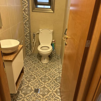 שירותים עם כיור ואסלה, ריצוף מעוצב