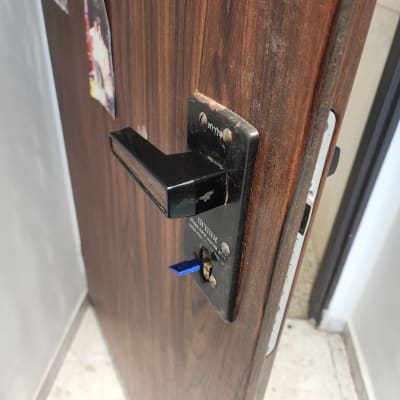 מנעול בדלת