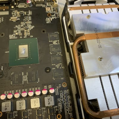 כרטיס גרפי עם שבב וקירור מתכת נחושת