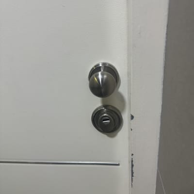 ידית ודלת עם מנעול כסוף