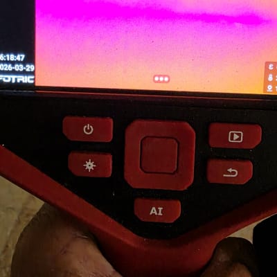 מד חום תרמי עם תצוגת צבעים