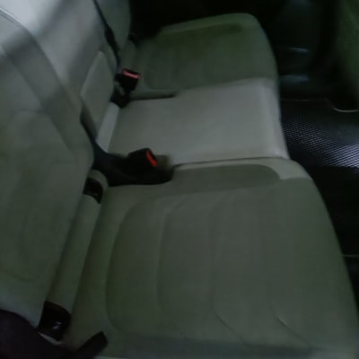 מושב רכב נקי לאחר ניקוי