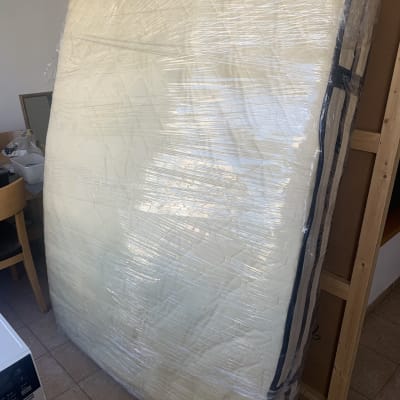 מזרן עטוף בניילון מוכן להובלה