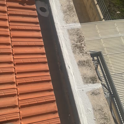 איטום גג עם רעפים וכלי עבודה