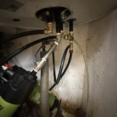 חיבורים וצינורות במערכת חימום מים