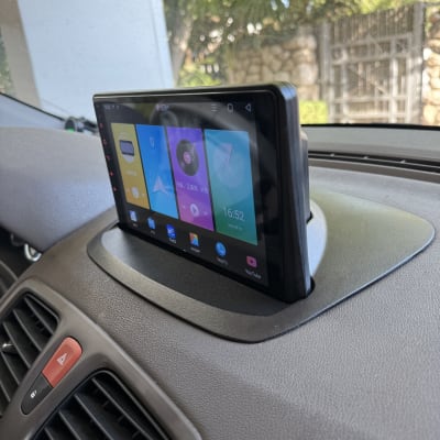 מערכת מולטימדיה מותקנת ברכב