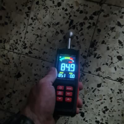 מד לחות דיגיטלי עם תצוגה מוארת