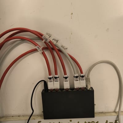 כבלים ומתג רשת בתחום טכנאות רשתות