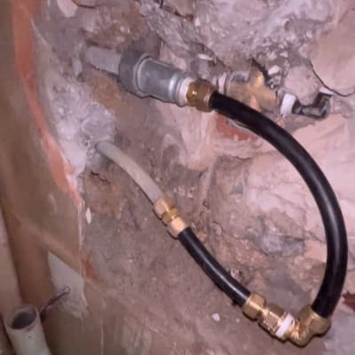 צנרת ותשתית מים בקיר, חיבורים וצינורות