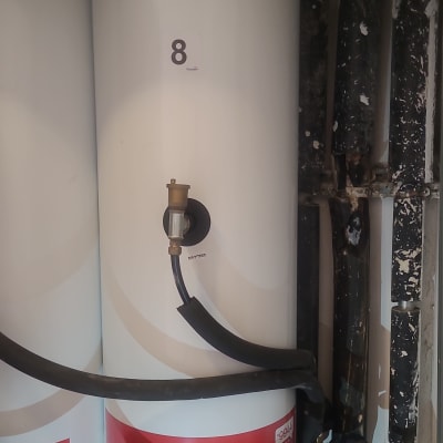 דוד שמש כרומגן עם צינורות חיבורים