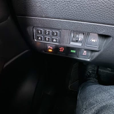 לוח מקשים ומתגים ברכב עם תאורה