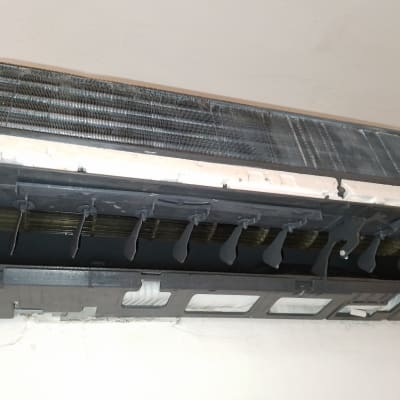 יחידת מזגן פתוחה עם סנפירים חשופים