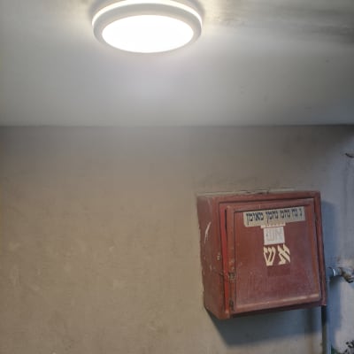 התקנת גוף תאורה עגול צמוד תקרה מואר