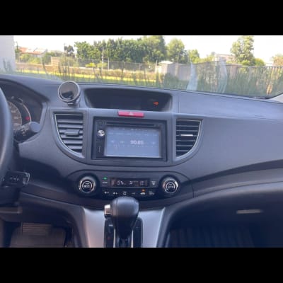 מערכת מולטימדיה ברכב עם תצוגת רדיו