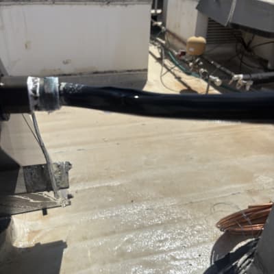 צינור ומתקנים על גג, קשור לתחום דודי שמש