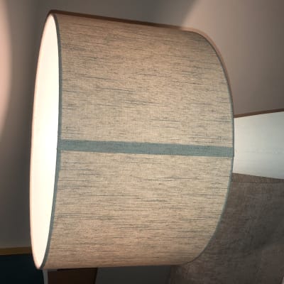 מנורת שולחן עם אהיל בד בהיר