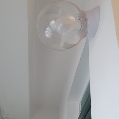 מנורת קיר עם נורת לד שקופה