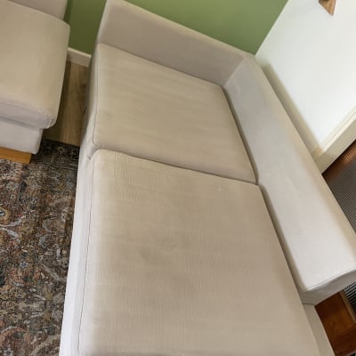 ספת בד מודולרית בצבע בהיר לאחר ניקוי ספות