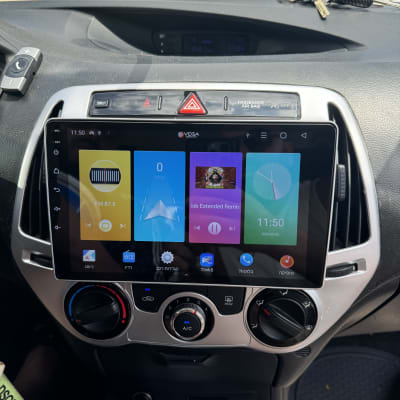 מסך מולטימדיה ברכב עם תצוגת אפליקציות שונות