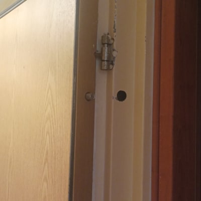 ציר דלת ומסגרת, עבודה בתחום המנעולנות