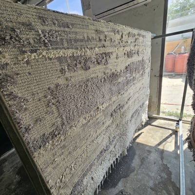 שטיח תלוי לייבוש לאחר ניקוי