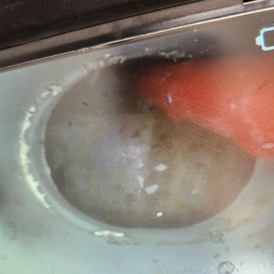 צילום מסך של מצלמה בתוך צינור עם נוזלים