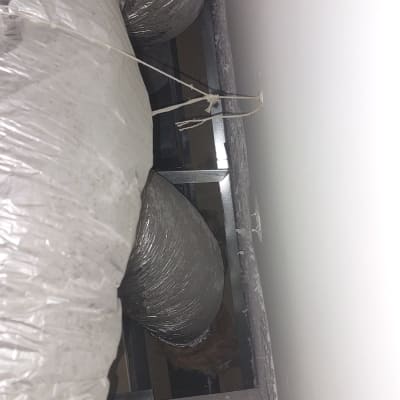 צינורות אוורור מבודדים בתקרה, חוטים תלויים