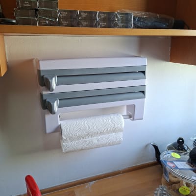 מתלה נייר מוצמד לקיר