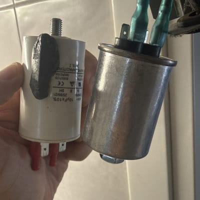 קבלים וחוטים במערכת מיזוג אוויר