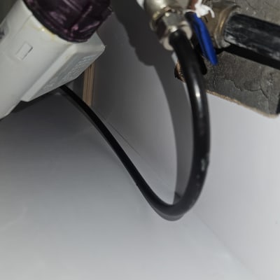 צינור וחיבורים בקיר, עבודה בתחום איתור נזילות