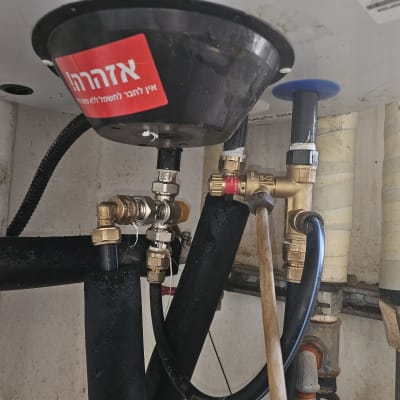 חיבורים וצינורות במערכת חימום מים