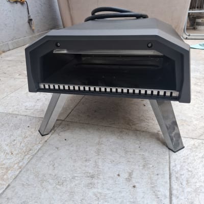 תנור חיצוני על רצפת מרפסת