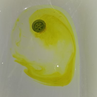 מים צהובים בכיור, בדיקת נזילות