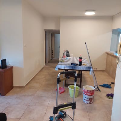 כלי עבודה לצביעה, דלי צבע, סולם, מקל לניקוי